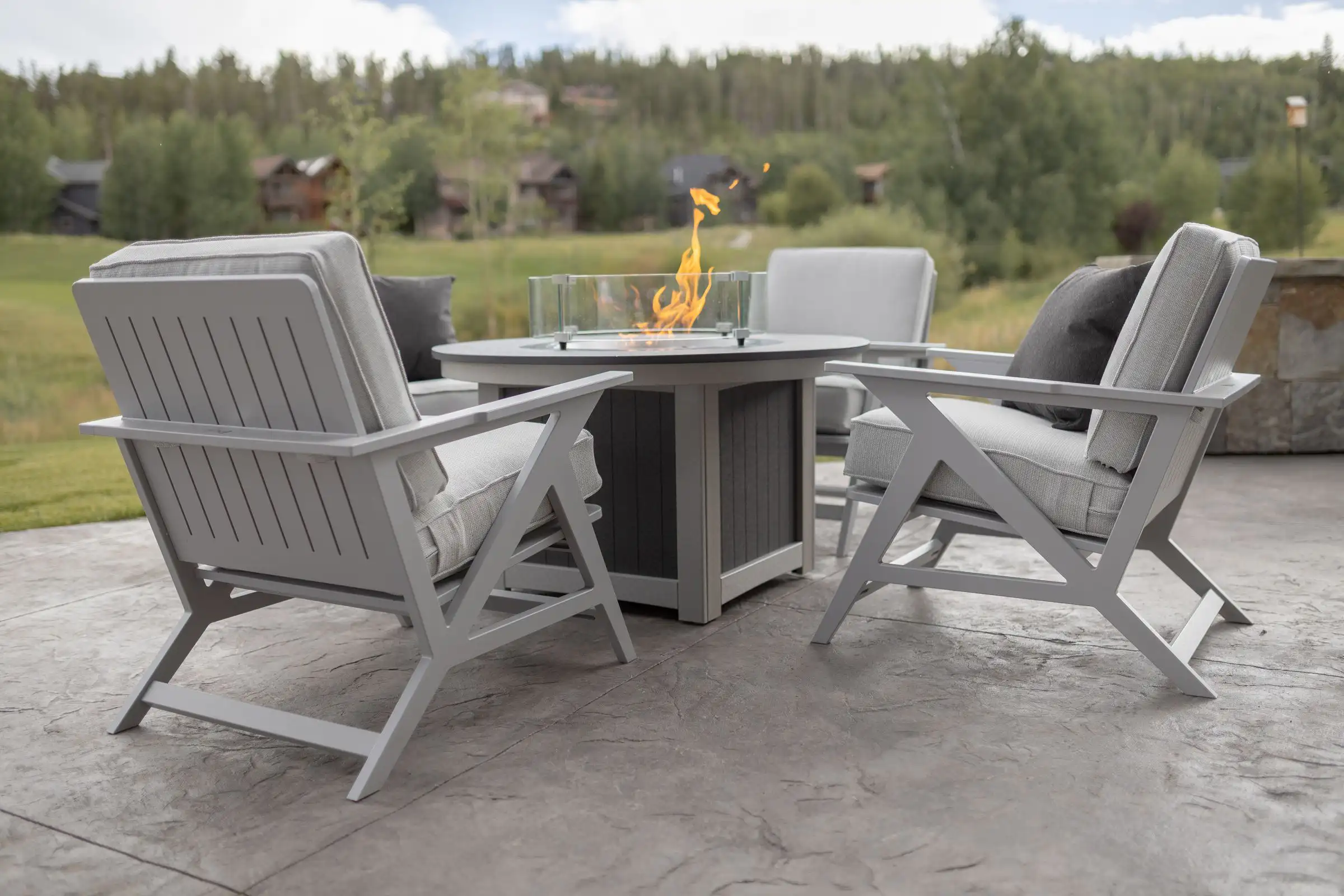 Designing Outdoor Spaces Members Want to Stay In